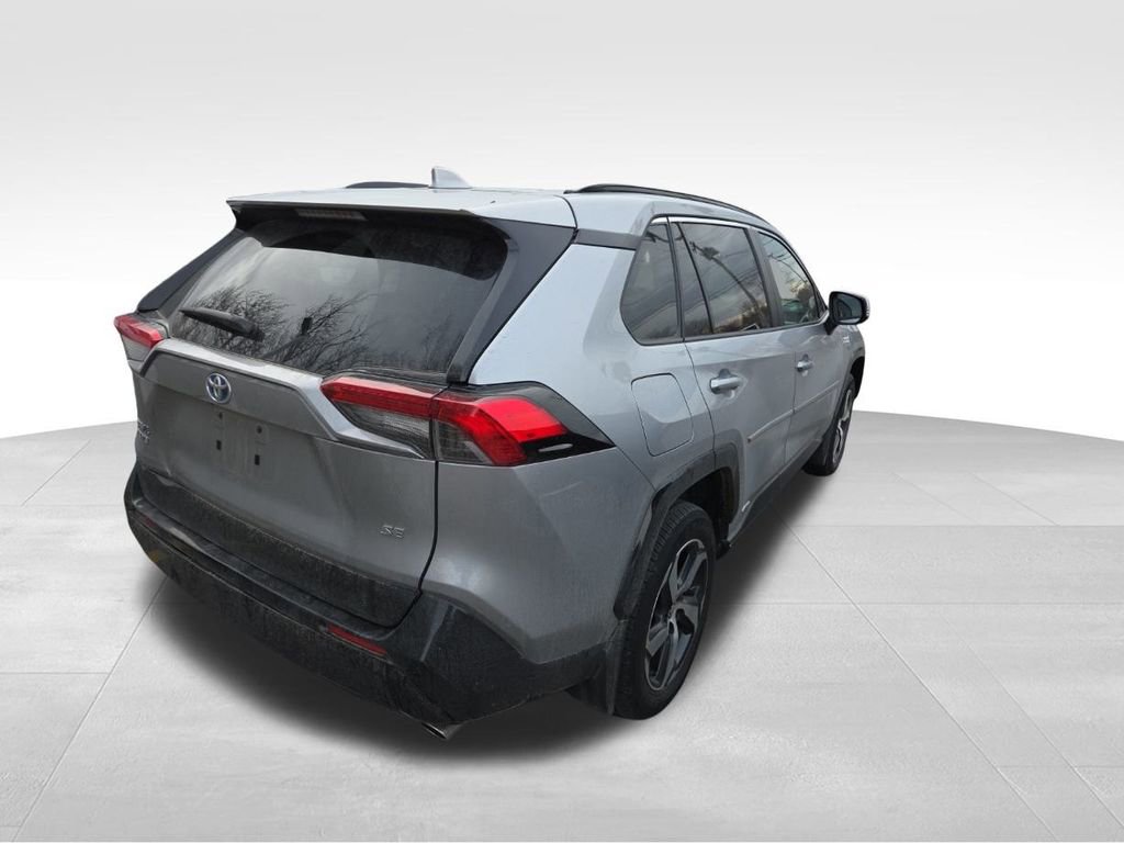 Used 2021 Toyota RAV4 SE w/ Weather & Moonroof Package image 8