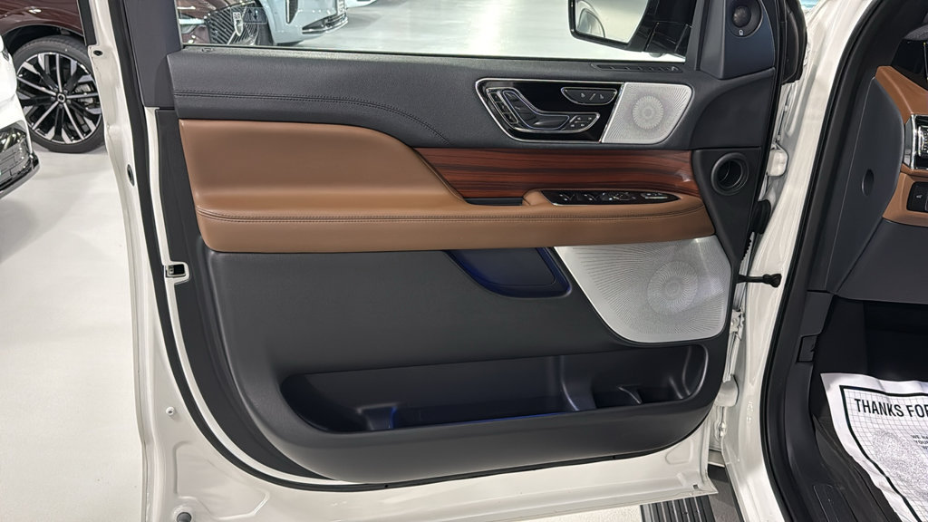 Used 2024 Lincoln Navigator L Reserve AWD/4WD image 9