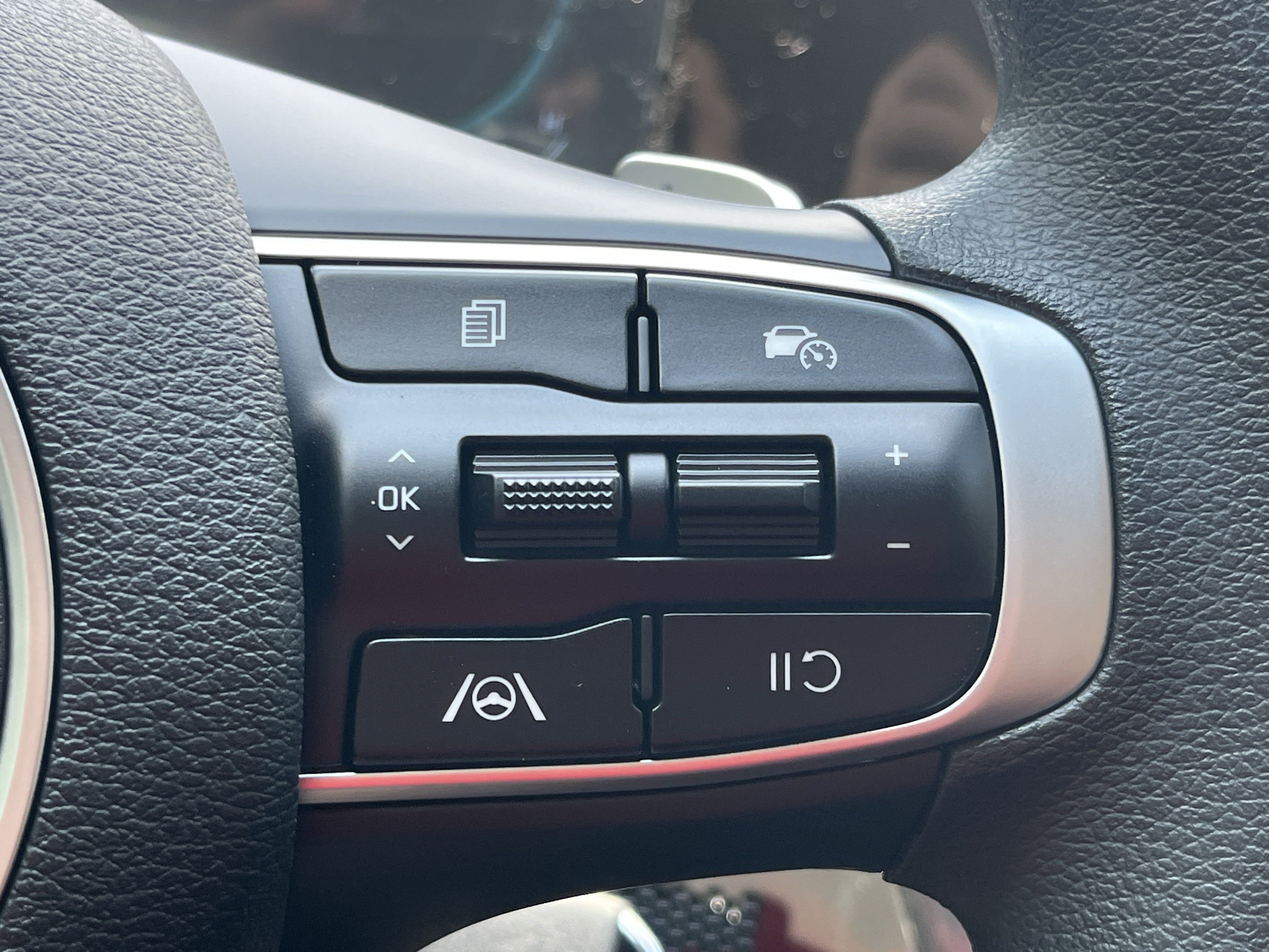 New 2025 Kia Sportage LX image 12