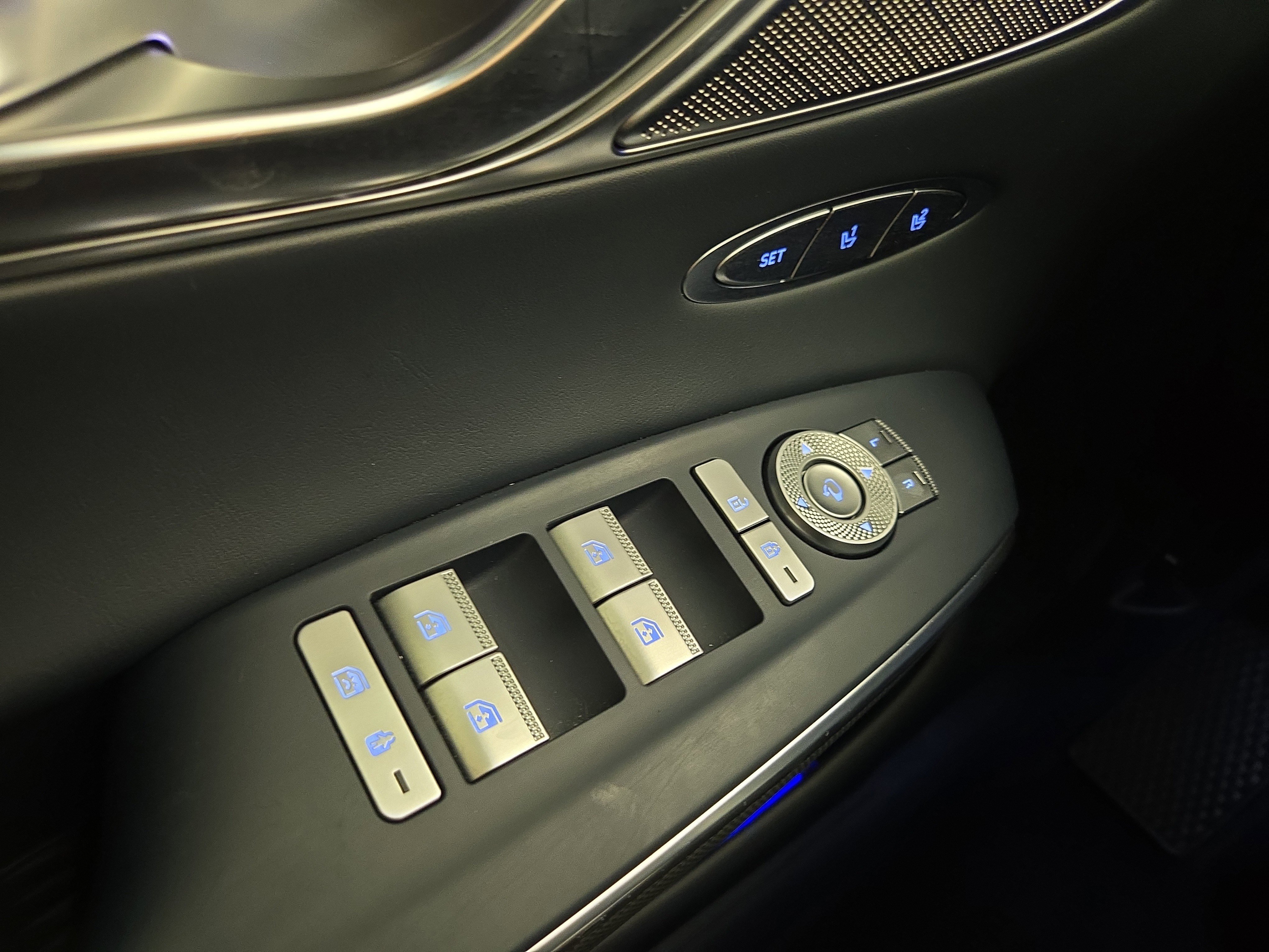 Used 2024 Genesis GV70 2.5T w/ Sport Prestige Package image 32