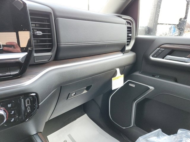 New 2025 GMC Sierra 2500 SLT w/ SLT Convenience Package image 31