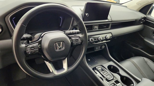 Used 2025 Honda Pilot Touring image 13