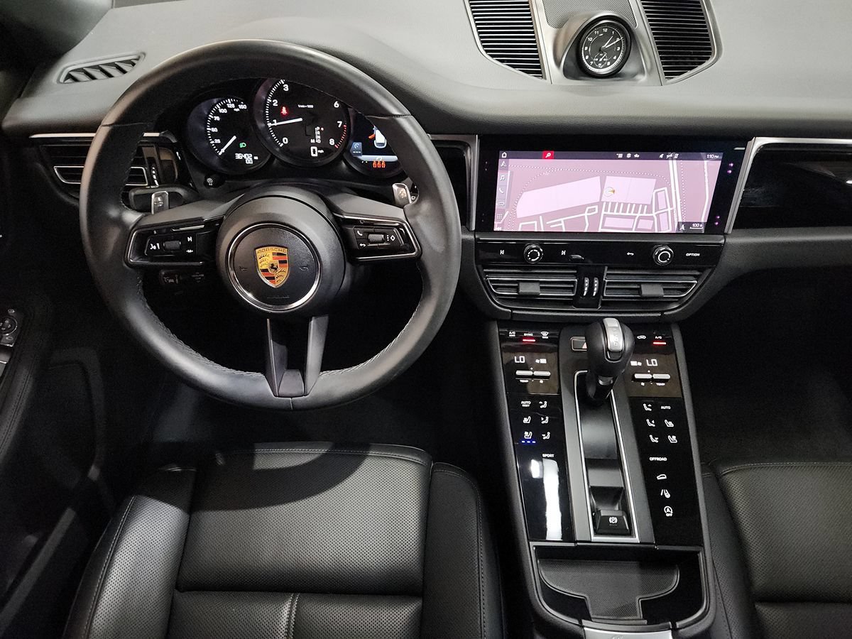 Used 2023 Porsche Macan AWD/4WD image 47