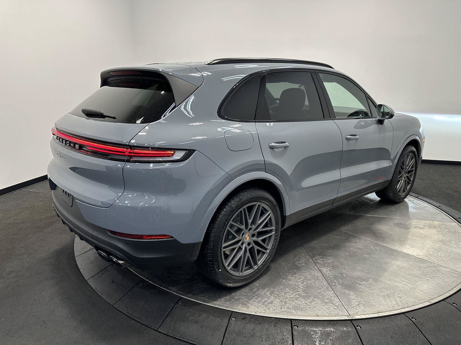 New 2026 Porsche Cayenne Coupe AWD/4WD image 6