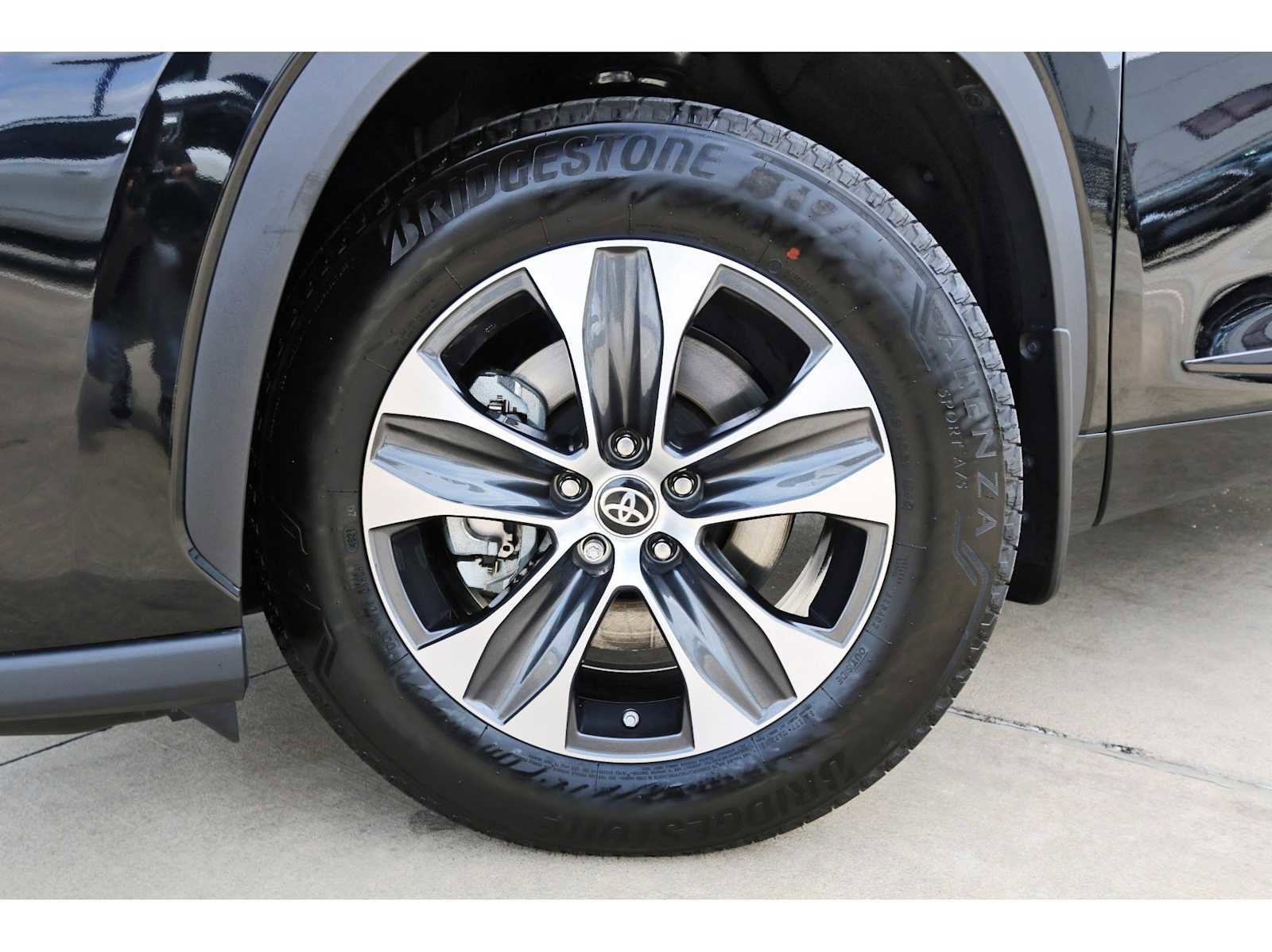 Used 2023 Toyota Highlander XLE image 31