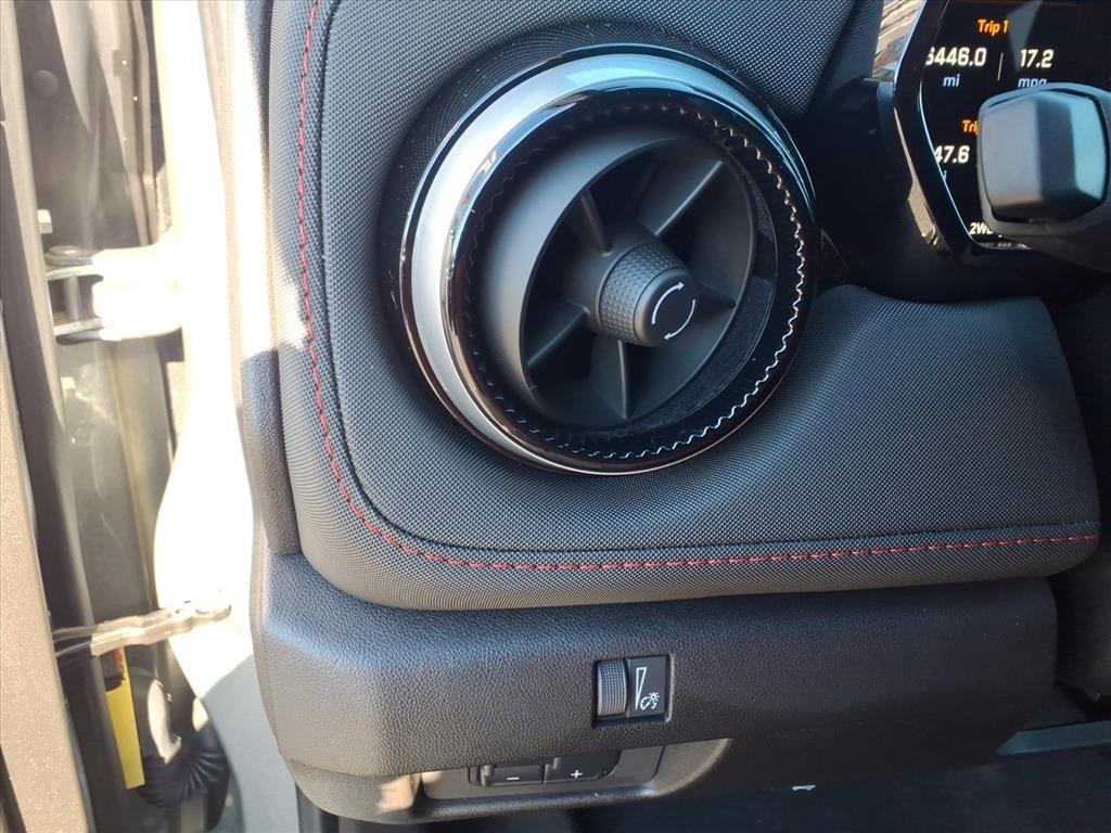 Used 2025 Chevrolet Colorado Z71 w/ Technology Package image 32