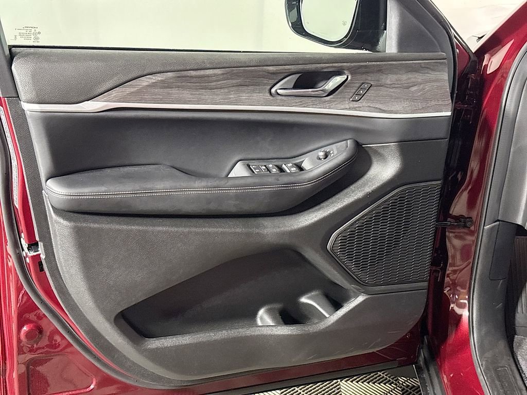 New 2025 Jeep Grand Cherokee Limited image 11