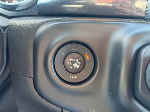 Used 2022 Jeep Wrangler Unlimited Sahara AWD/4WD image 22