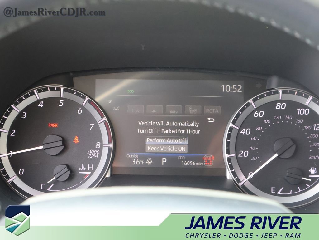 Used 2025 Toyota Highlander XLE image 31