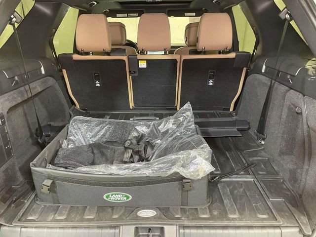 Used 2025 Land Rover Discovery Dynamic SE image 21