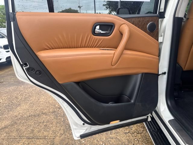 Used 2016 INFINITI QX80 4WD w/ Signature Edition Package image 19