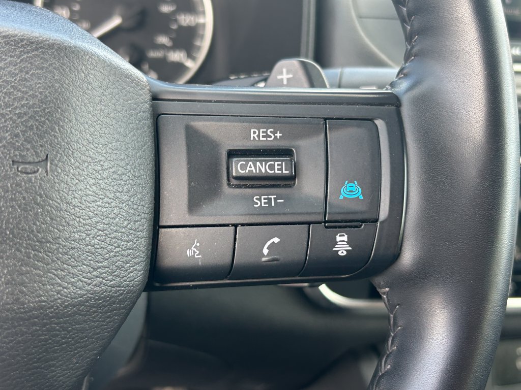Used 2025 Nissan Rogue SV AWD/4WD image 18