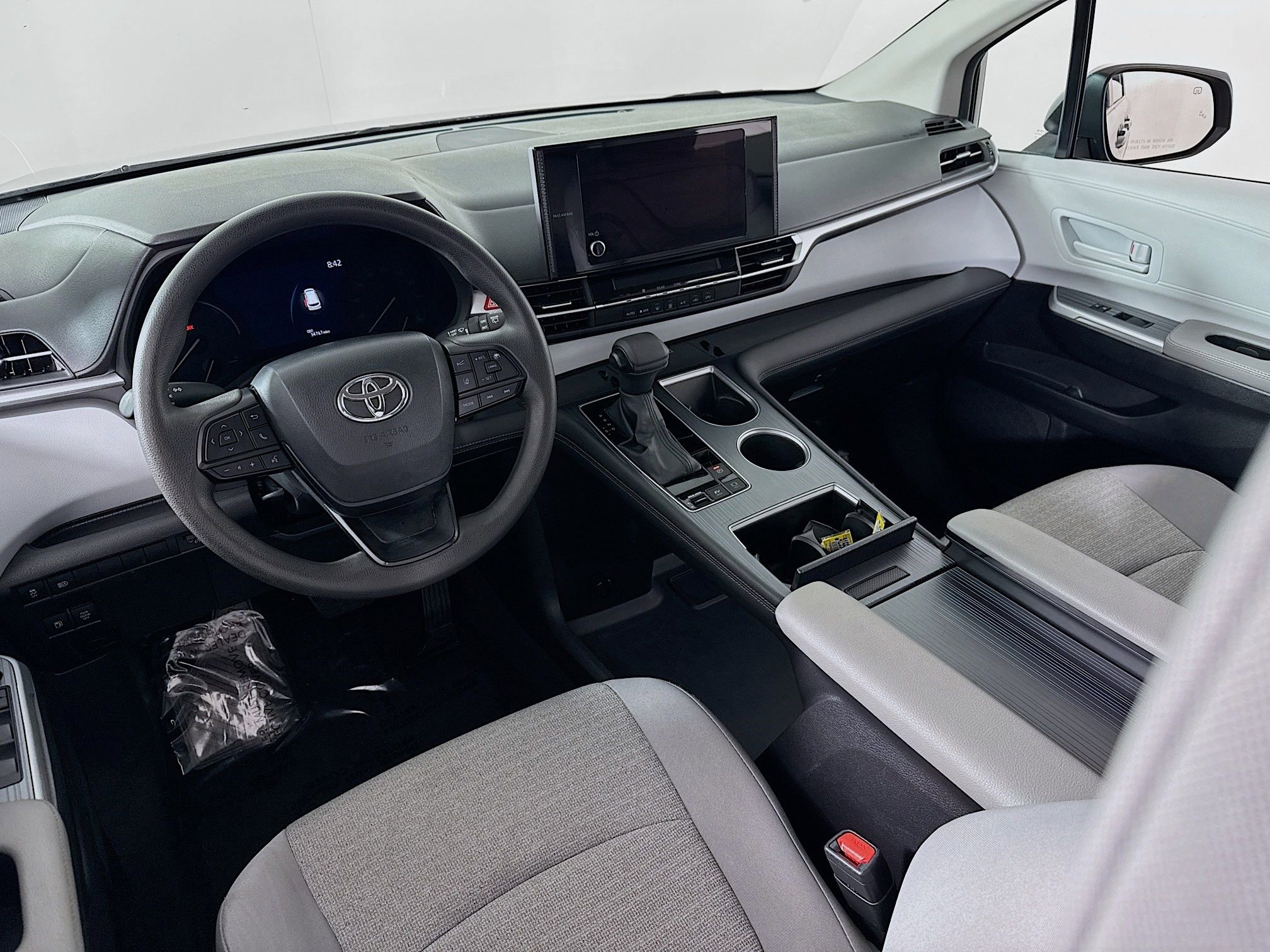 Certified 2025 Toyota Sienna LE image 18