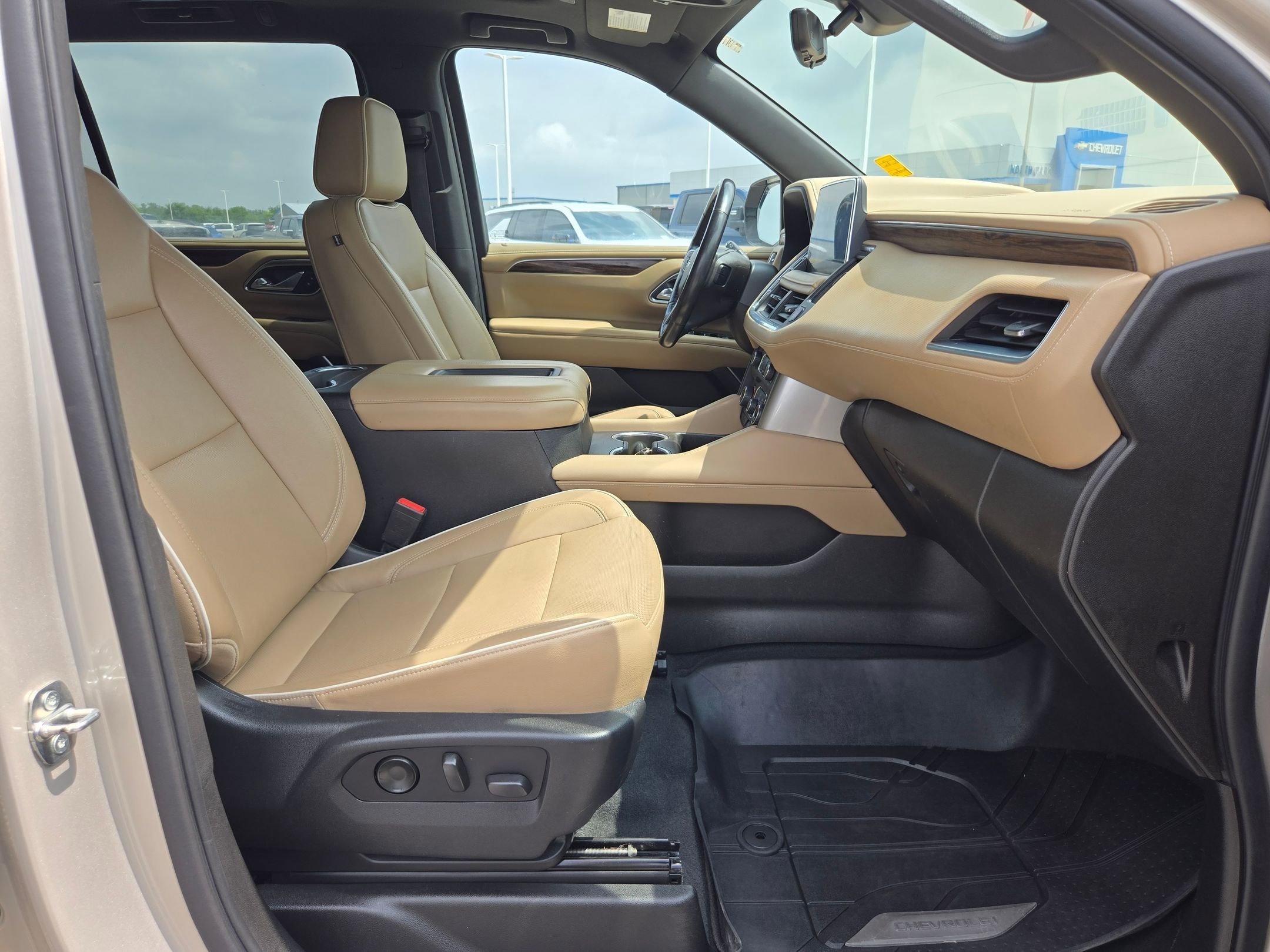 Used 2021 Chevrolet Suburban Premier w/ Premium Package RWD image 25