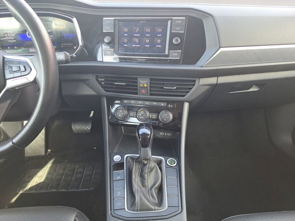Used 2024 Volkswagen Jetta SE image 11