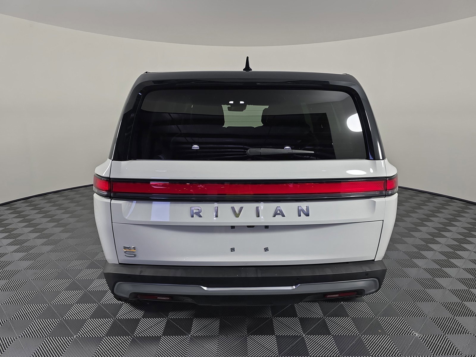Used 2023 Rivian R1S Adventure AWD/4WD image 4