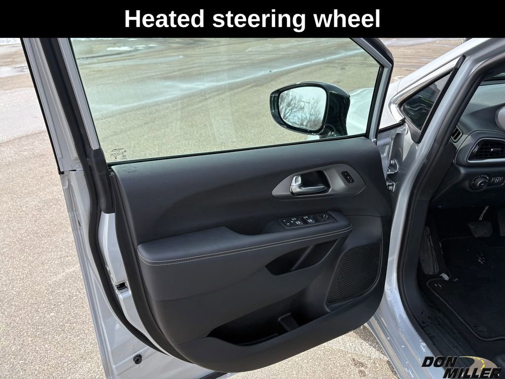 New 2026 Chrysler Pacifica Select image 11