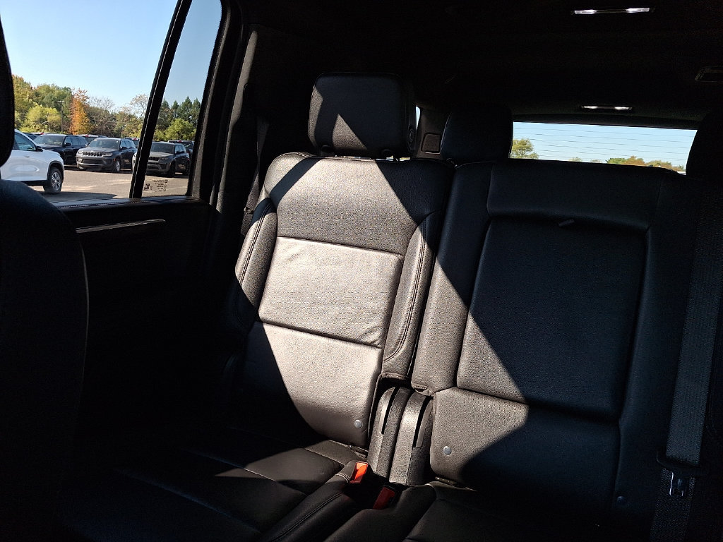 Used 2025 Chevrolet Suburban Z71 AWD/4WD image 19