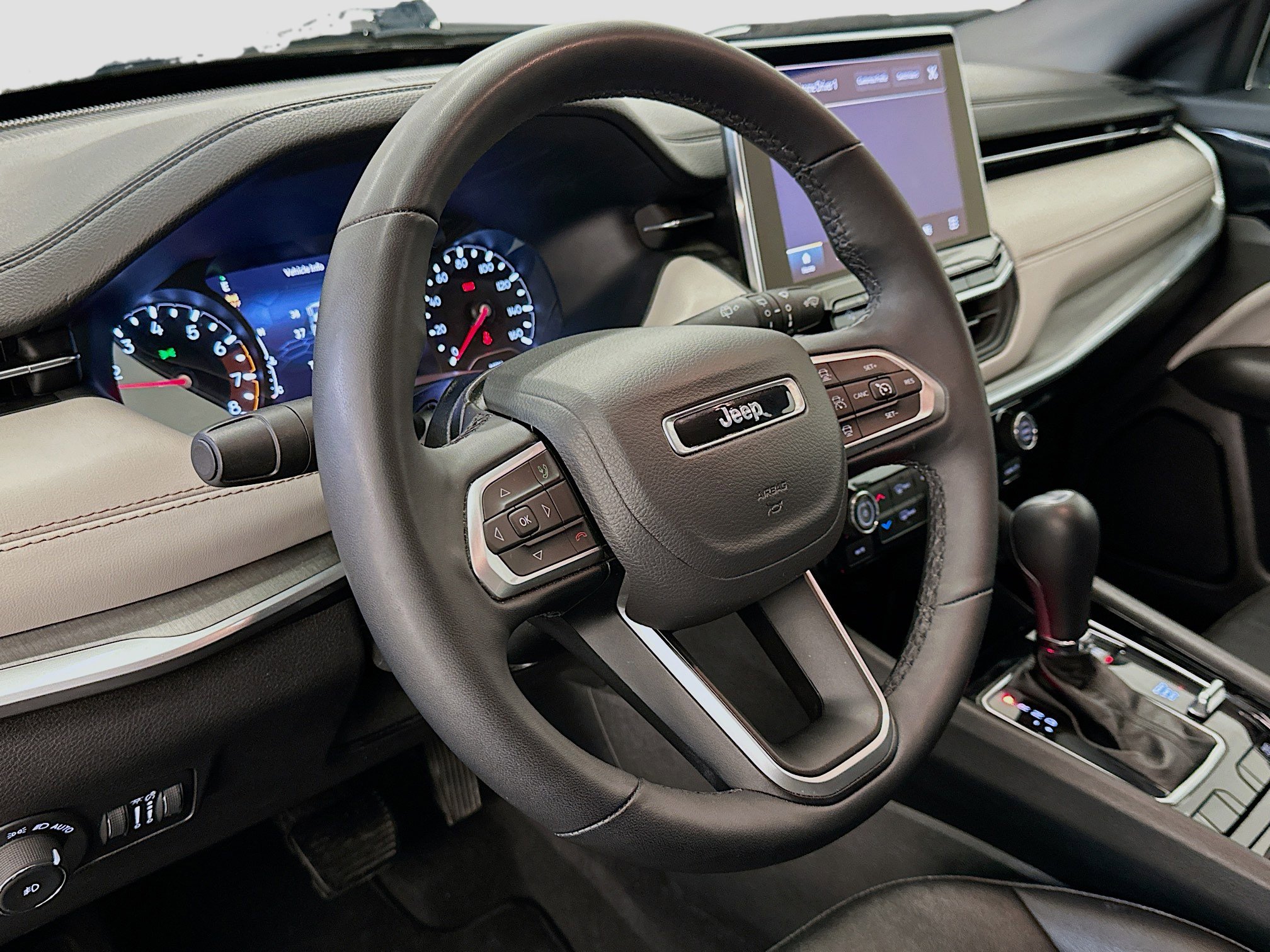 Used 2025 Jeep Compass Limited image 18