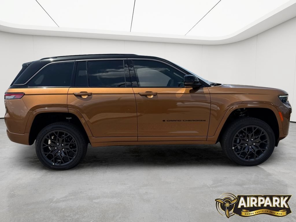 New 2026 Jeep Grand Cherokee Summit w/ Obsidian Package AWD/4WD image 3