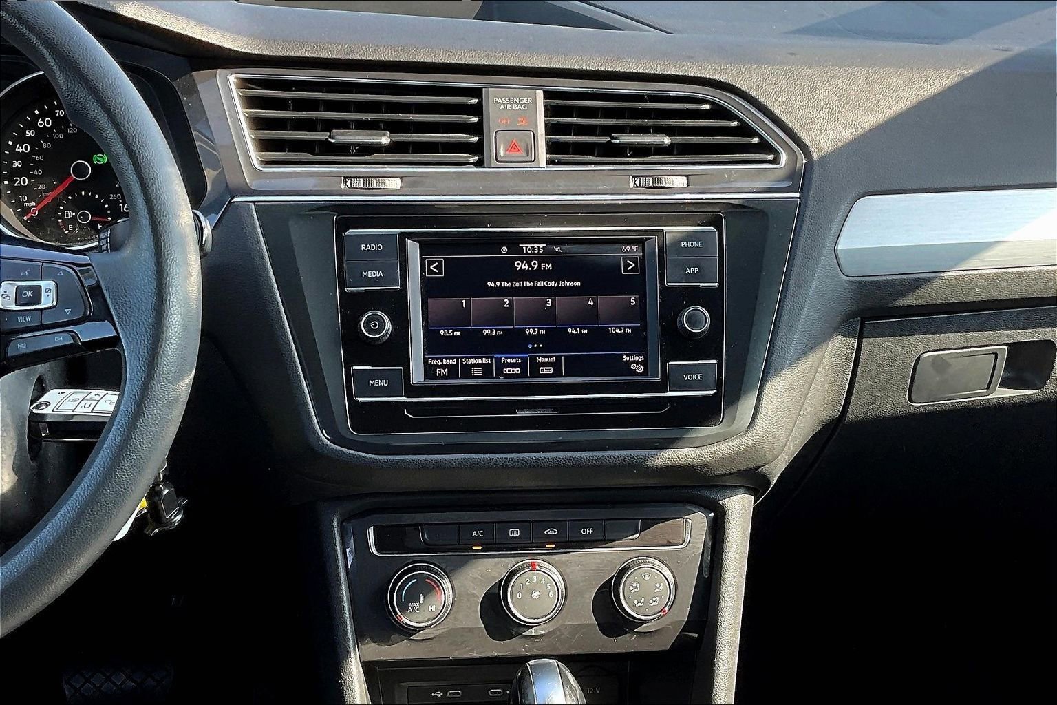 Used 2020 Volkswagen Tiguan S image 9