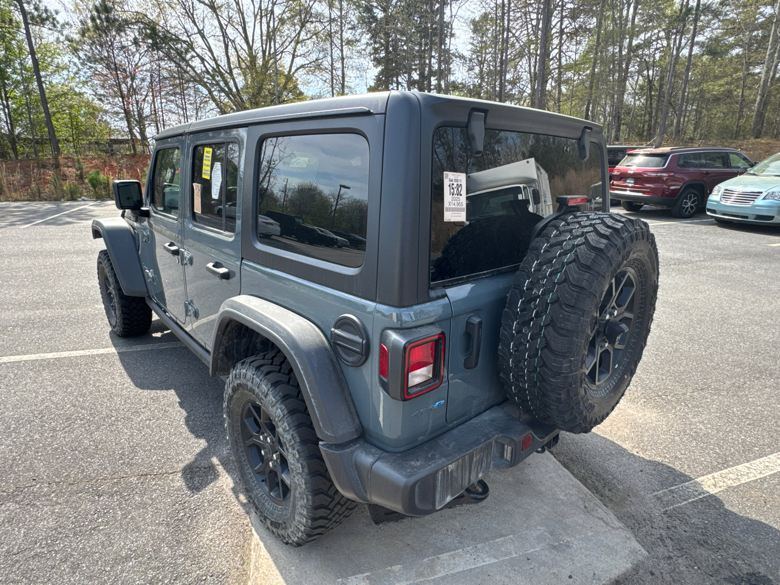 Used 2025 Jeep Wrangler Willys image 7