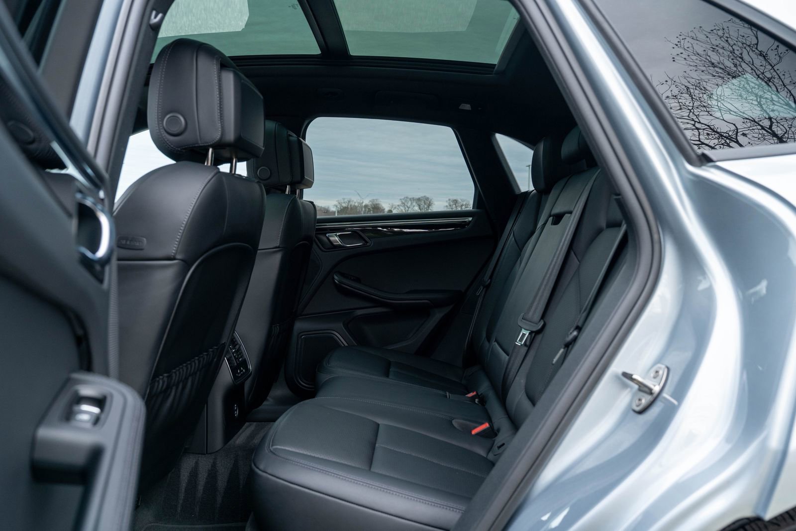 Certified 2025 Porsche Macan image 31