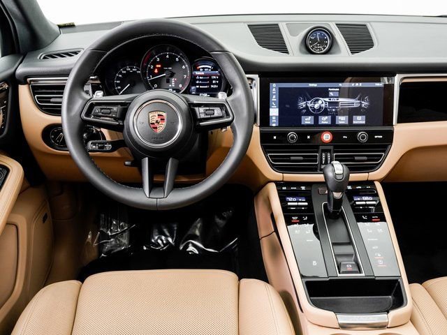 Certified 2025 Porsche Macan image 16