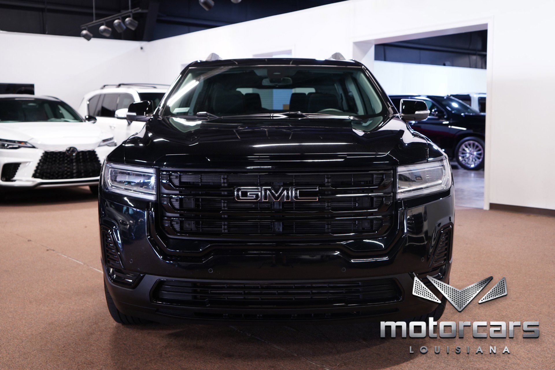 Used 2022 GMC Acadia SLE w/ Driver Convenience Package image 2