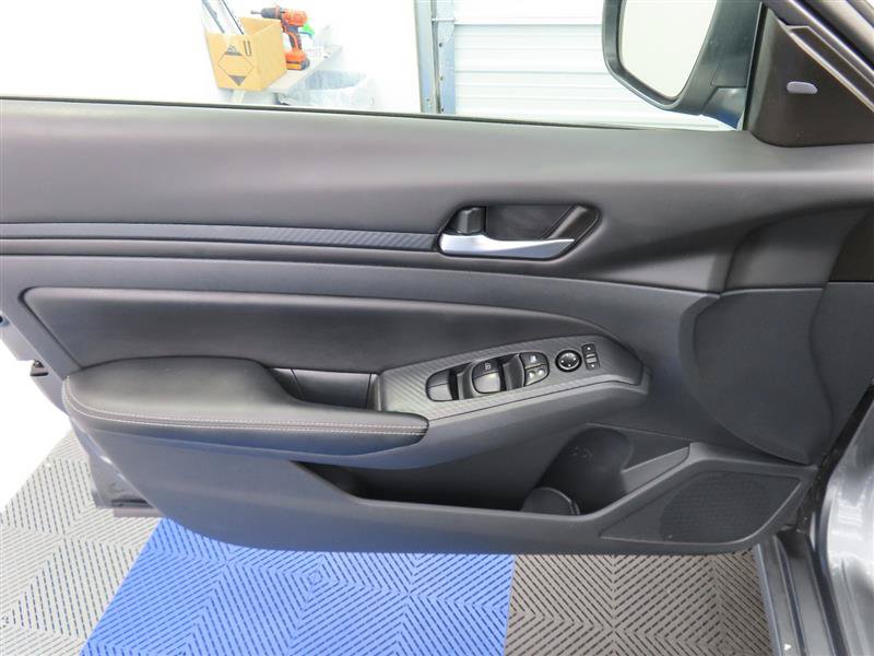 Used 2024 Nissan Altima 2.5 SV FWD image 12