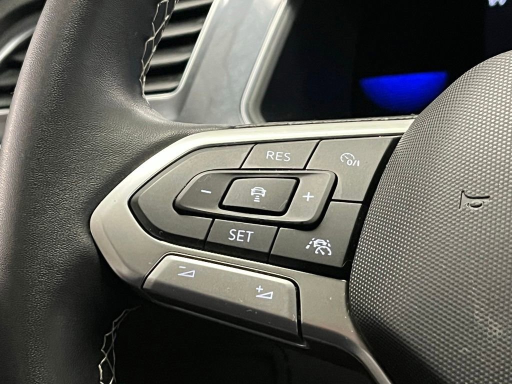 Used 2022 Volkswagen Tiguan SE w/ Panoramic Sunroof Package image 26
