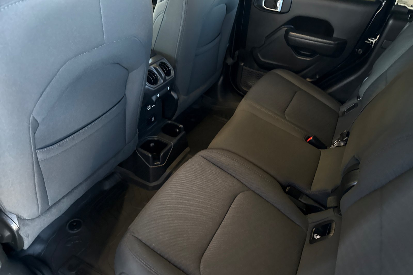 Used 2022 Jeep Gladiator Sport AWD/4WD image 12