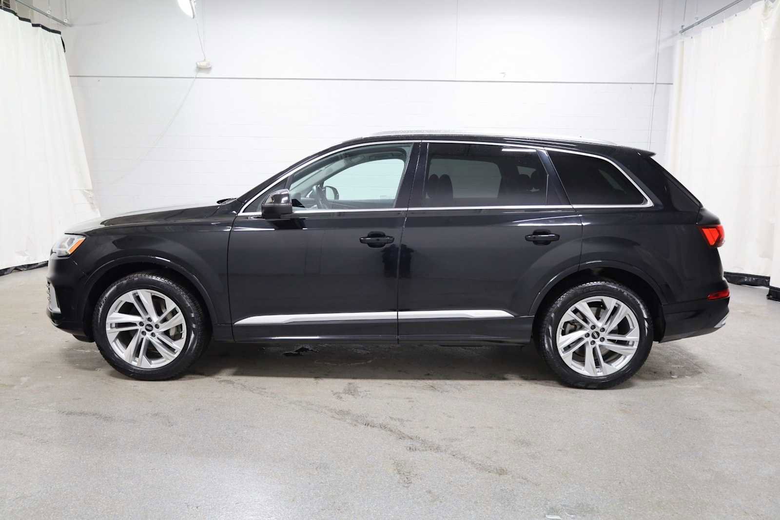 Used 2022 Audi Q7 Premium Plus image 2