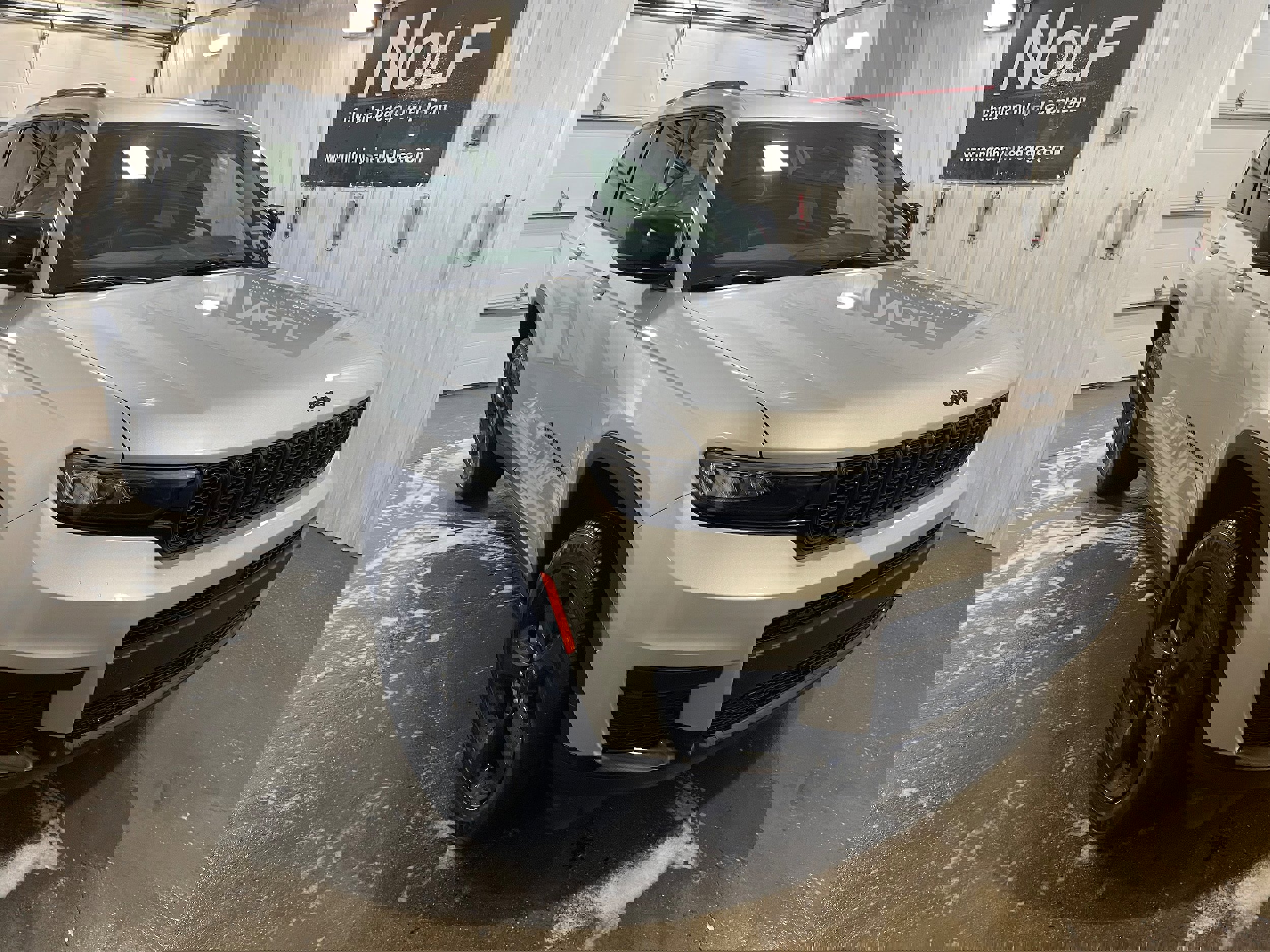 New 2025 Jeep Grand Cherokee L Altitude image 2