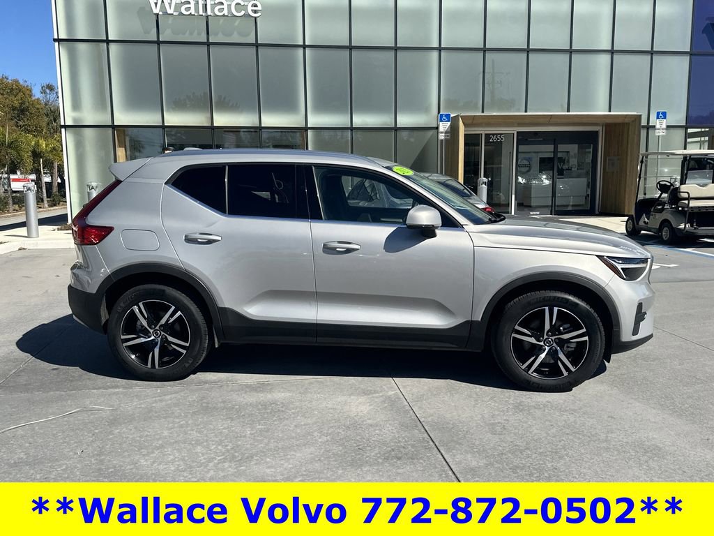Used 2025 Volvo XC40 B5 Core image 5