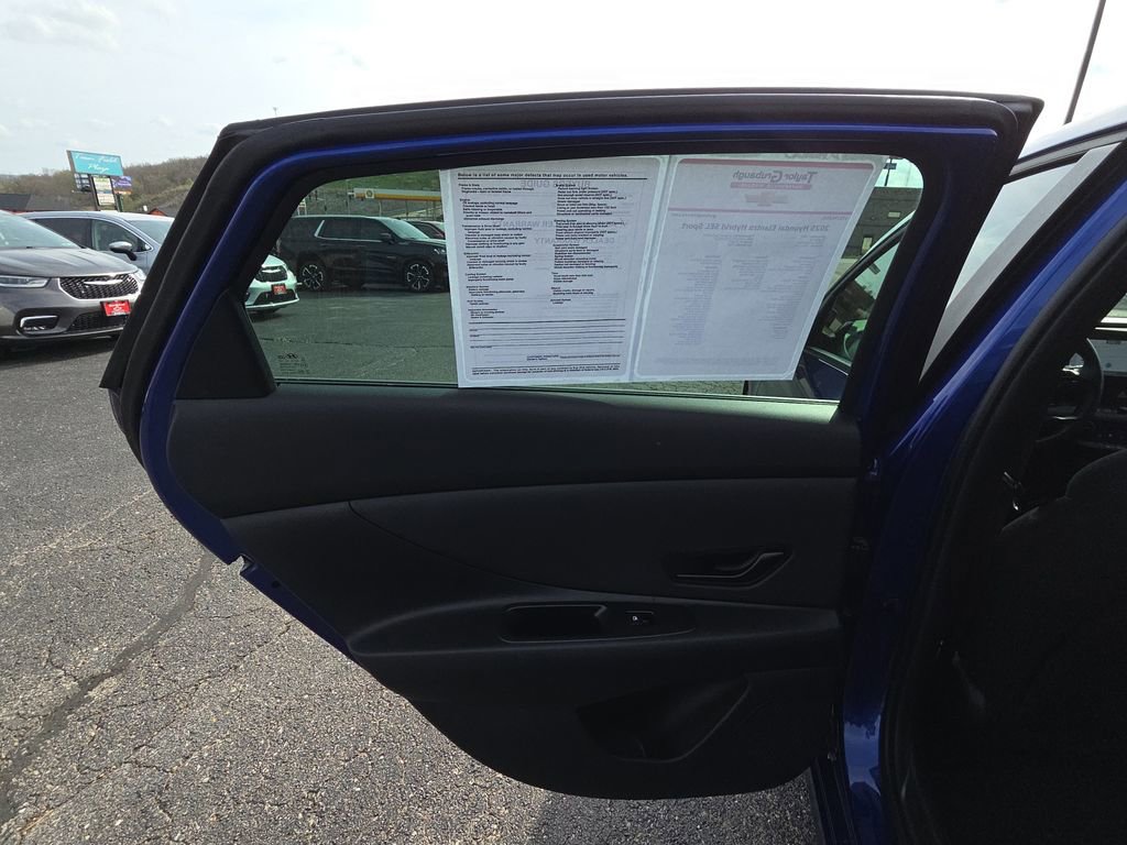 Used 2025 Hyundai Elantra SEL w/ Cargo Package image 26