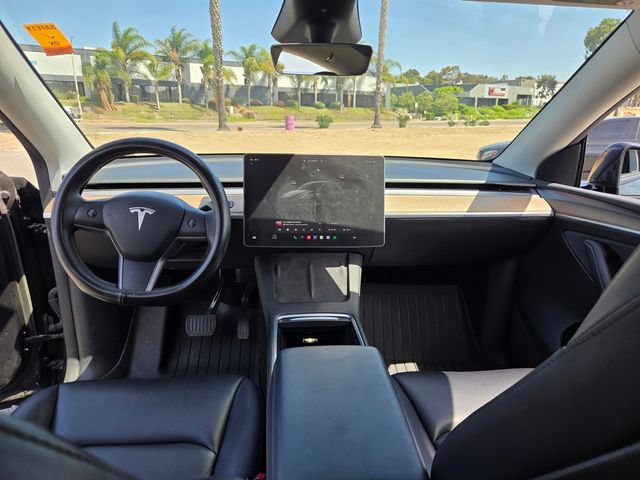Used 2025 Tesla Model Y Long Range RWD image 14