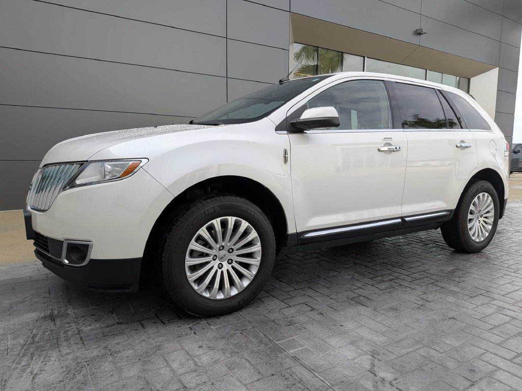 Used 2014 Lincoln MKX FWD w/ Walnut Swirl Wood Package image 1