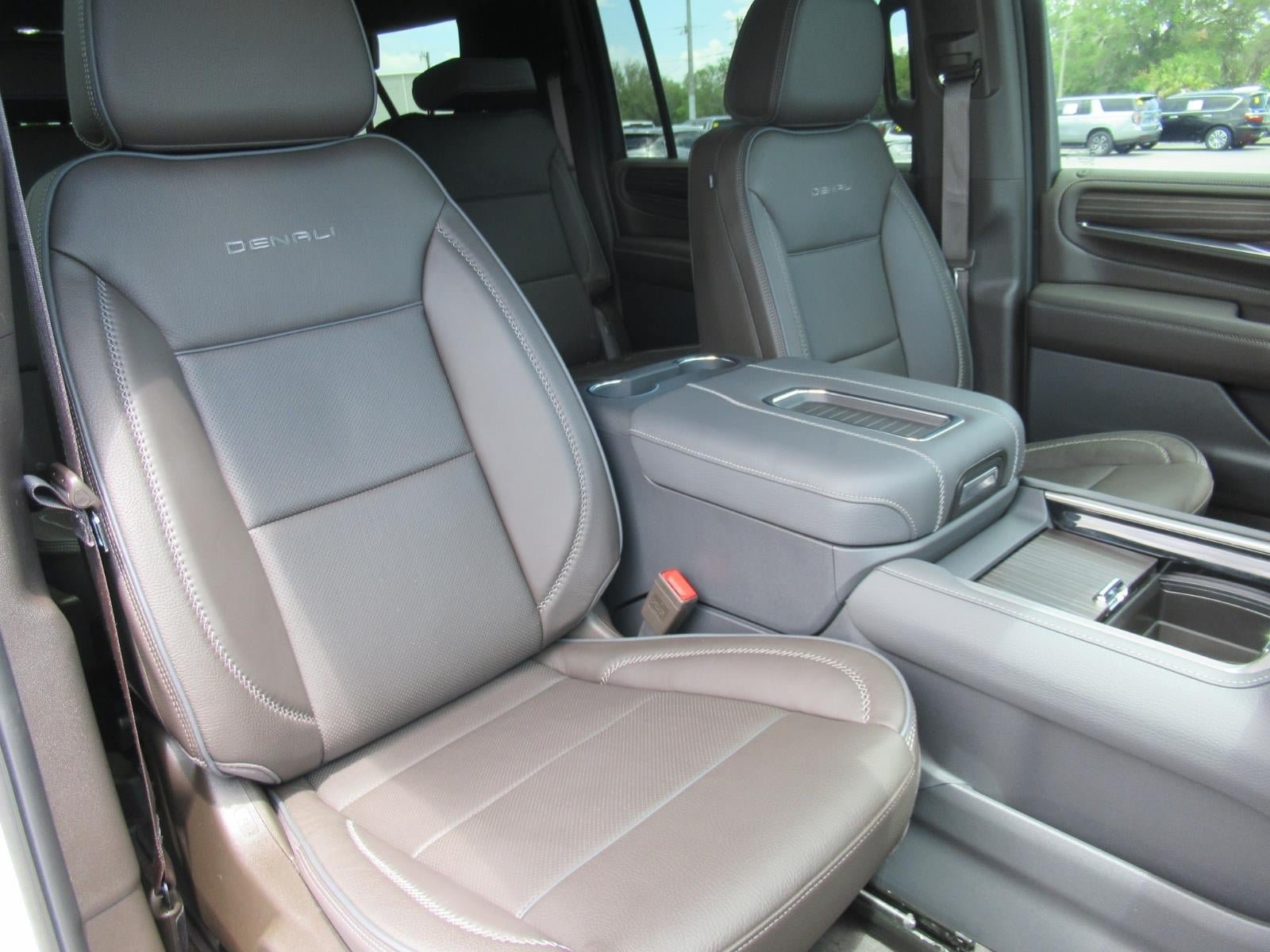Used 2024 GMC Yukon XL Denali RWD image 9