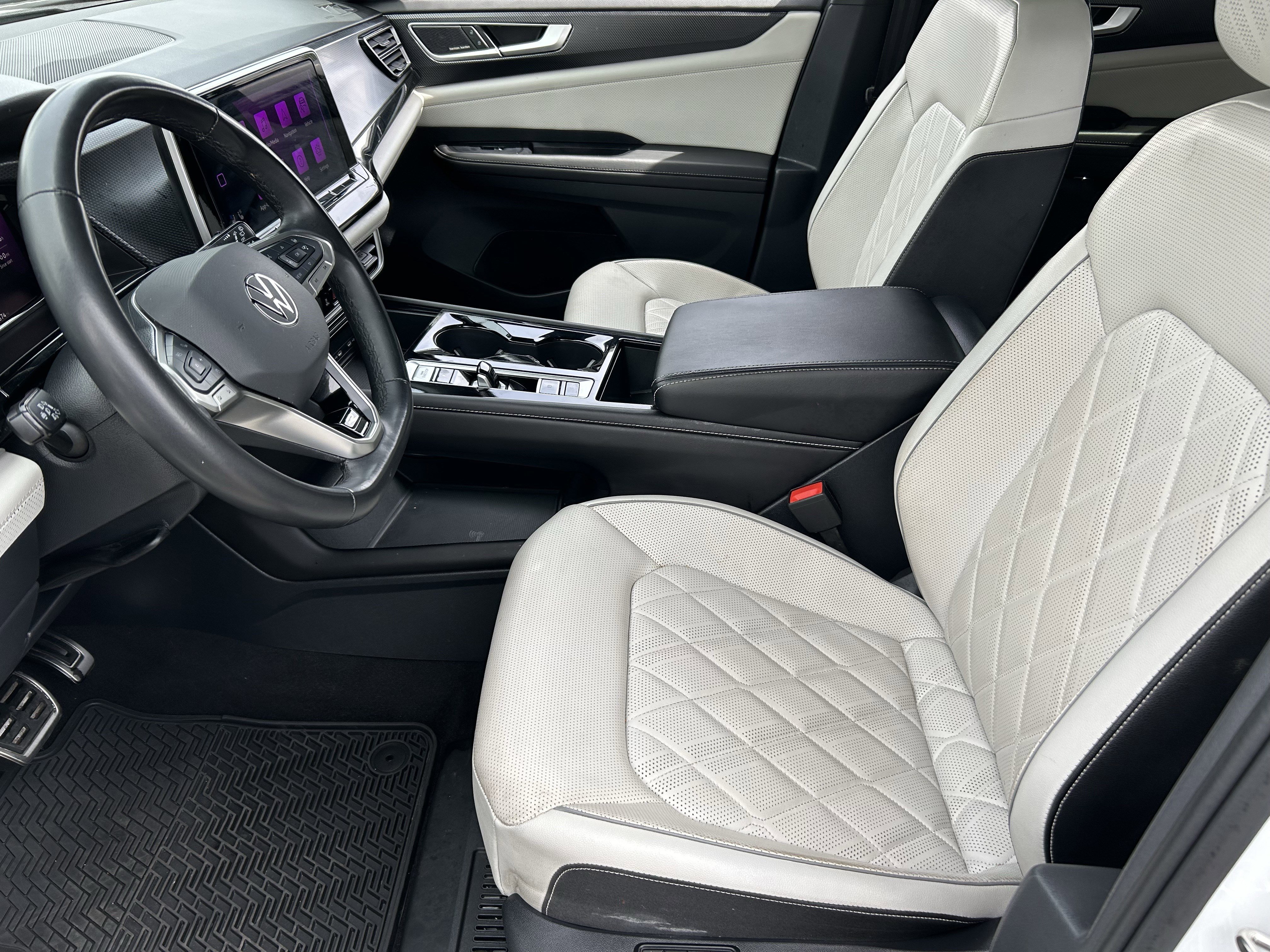 Used 2025 Volkswagen Atlas Cross Sport SEL Premium R-Line AWD/4WD image 18