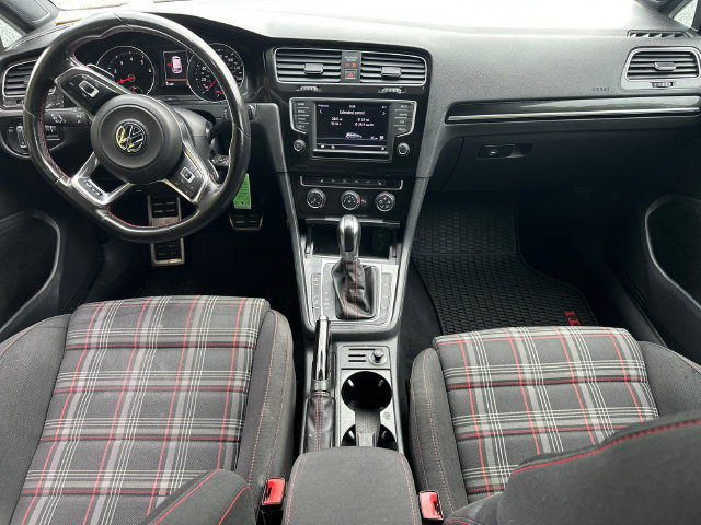 Used 2016 Volkswagen Golf 4-Door FWD image 17