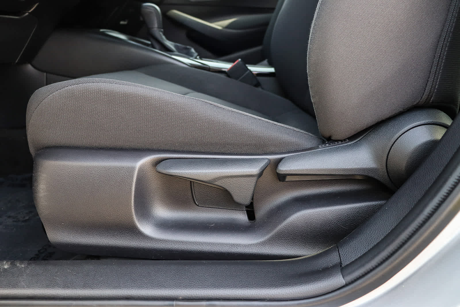 Used 2021 Toyota Corolla LE image 25