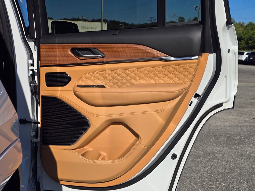 New 2025 Jeep Grand Cherokee Summit image 38