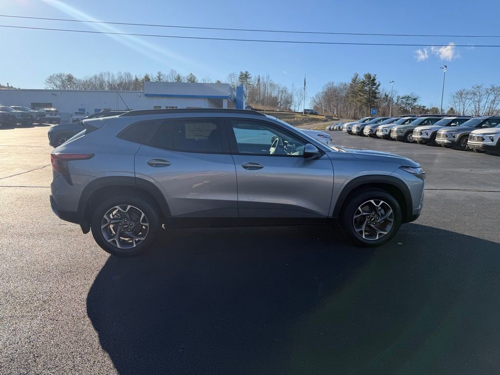 New 2026 Chevrolet Trax LT w/ Sunroof Package image 8