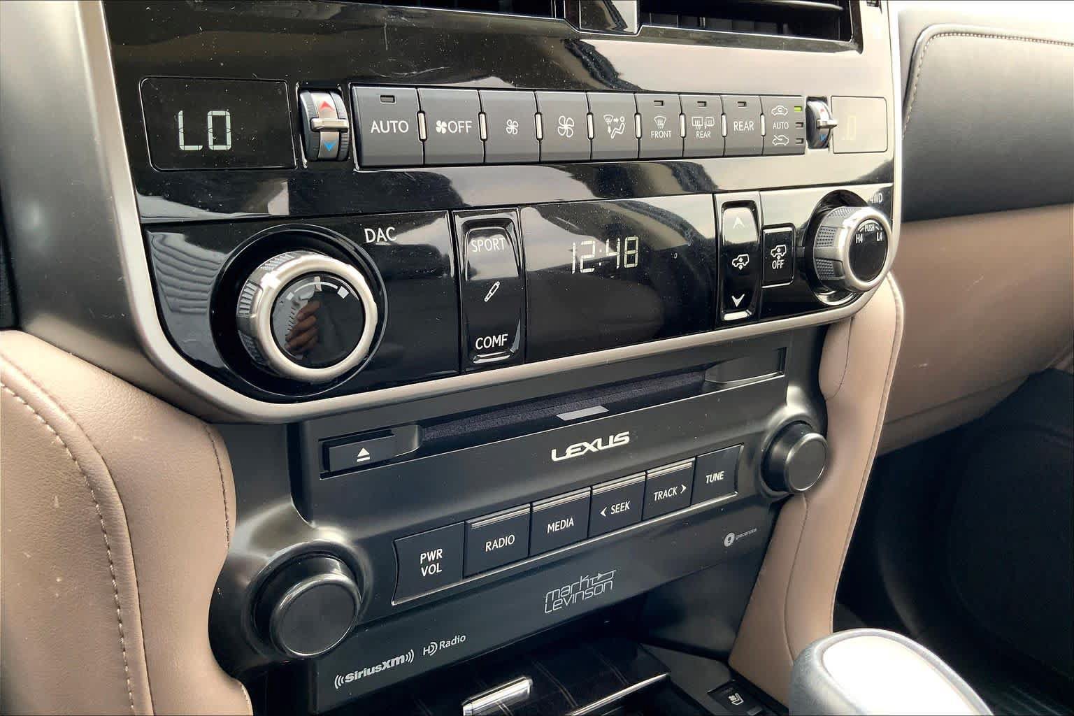 Used 2022 Lexus GX 460 Luxury w/ Sport Design Package AWD/4WD image 35
