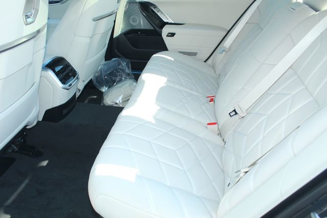 New 2026 BMW i7 xDrive60 w/ Executive Package image 22