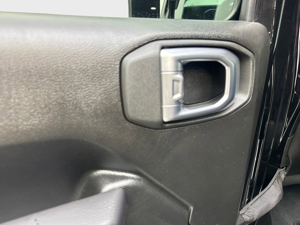 Used 2024 Jeep Gladiator Rubicon w/ Technology Group AWD/4WD image 40