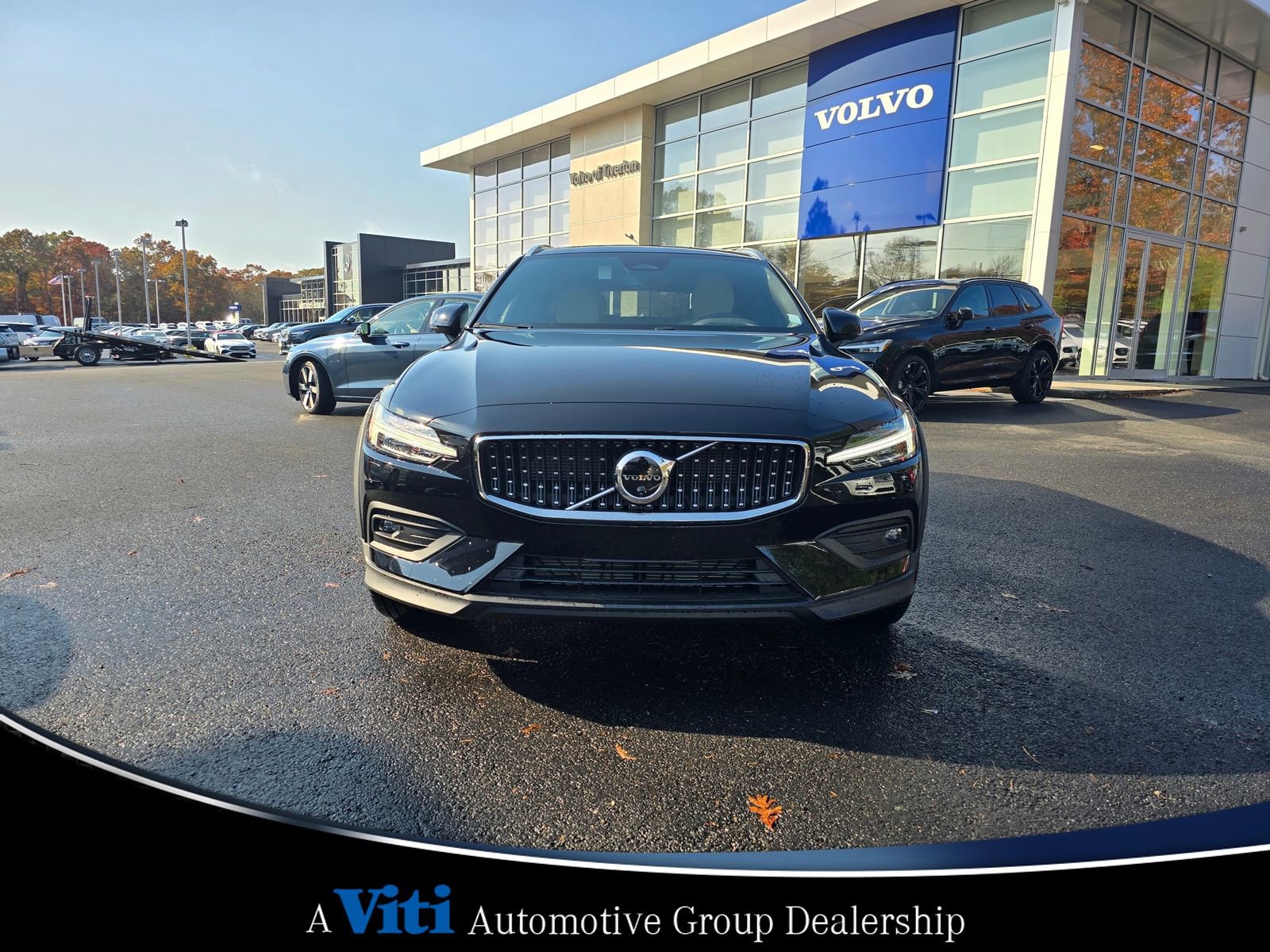 Used 2025 Volvo V60 B5 Cross Country Ultra w/ Protection Package Premier image 3