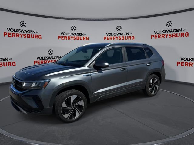 Used 2024 Volkswagen Taos SE w/ Panoramic Sunroof Package AWD/4WD image 4