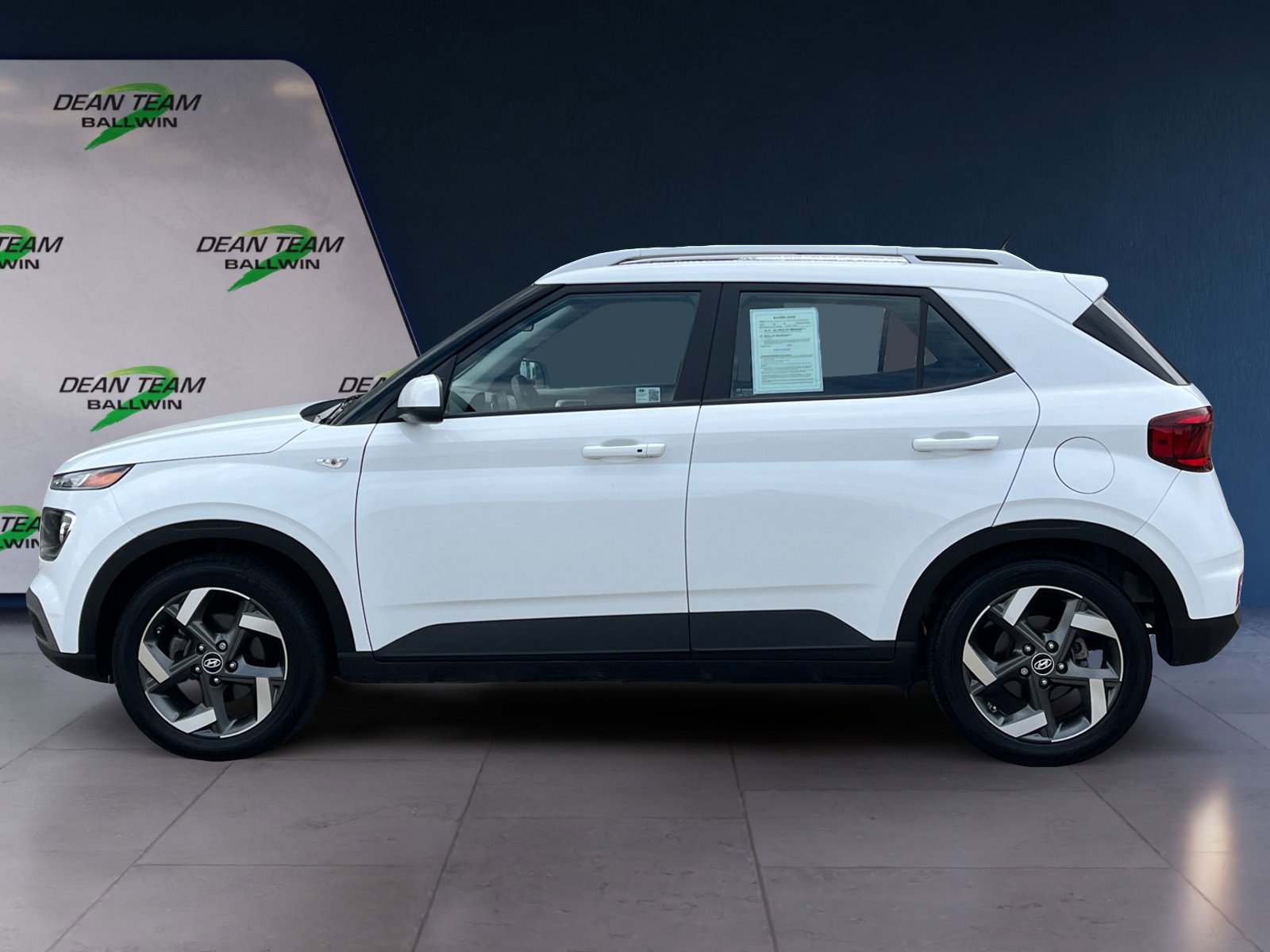 Used 2024 Hyundai Venue SEL image 4